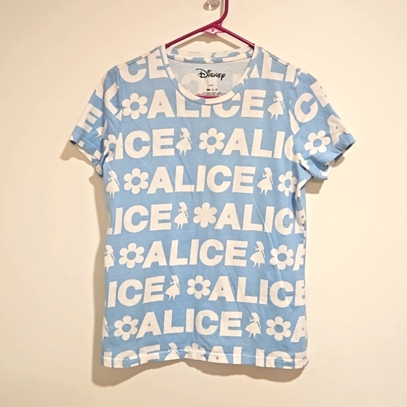 Disney Tops - Alice In Wonderland repeating text DISNEY short sleeve graphic tee Small EUC